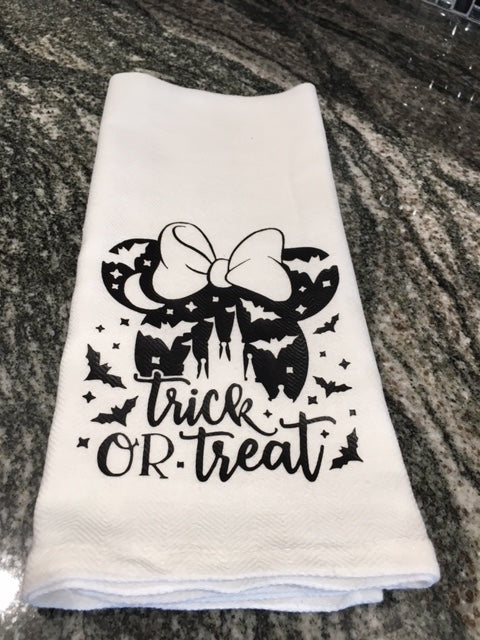 Disney Minnie Mouse Trick or treat towel