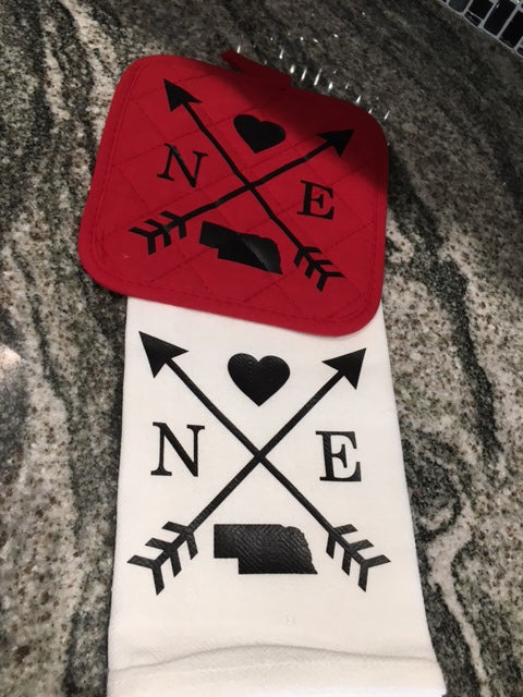 Nebraska NE with arrows Towel with red hot pad