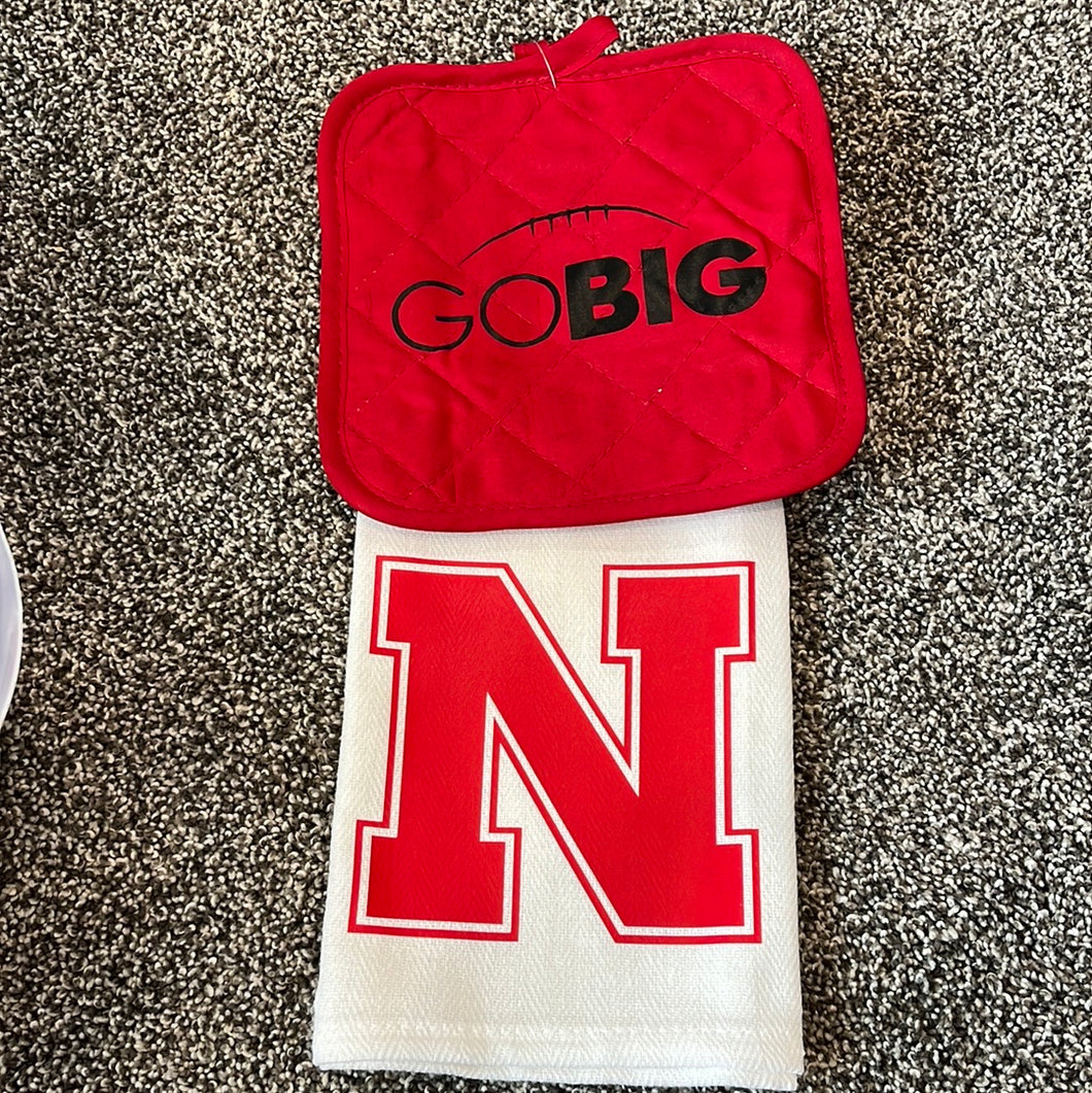 Go Big Nebraska towel/hot pad set